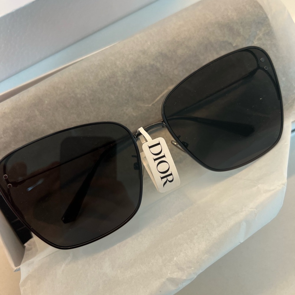 Miss Dior B2U H4BO sunglasses